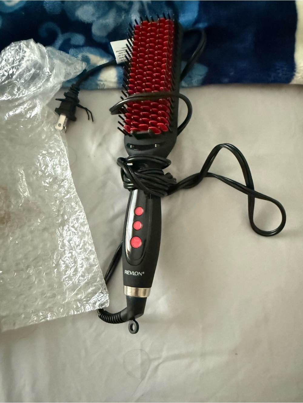 Revlon SmoothStay Coconut Oil-Infused Straightening Brush — Black & Red - Picture 3 of 5